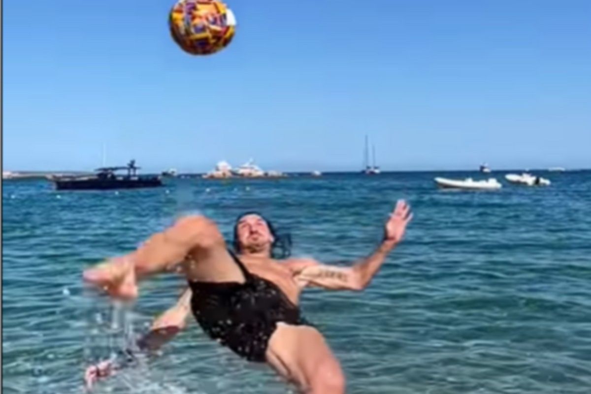 Μύκονος; This is Zlatan! 