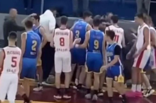 Σκηνές ντροπής σε αγώνα U16 στη Σερβία