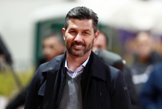 Στον "αέρα" η παραμονή Ουζουνίδη