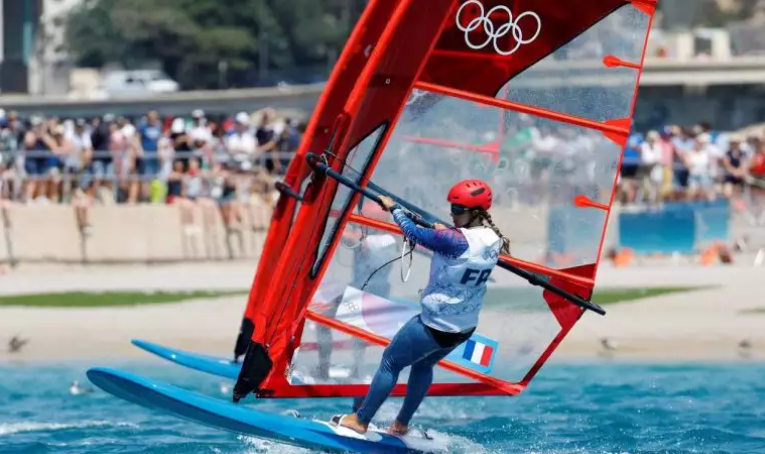 Αναβολή αγώνων μεταλλίων στα Windsurfing