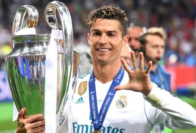 Τιμή στον κορυφαίο: Η UEFA βραβεύει τον Κριστιάνο