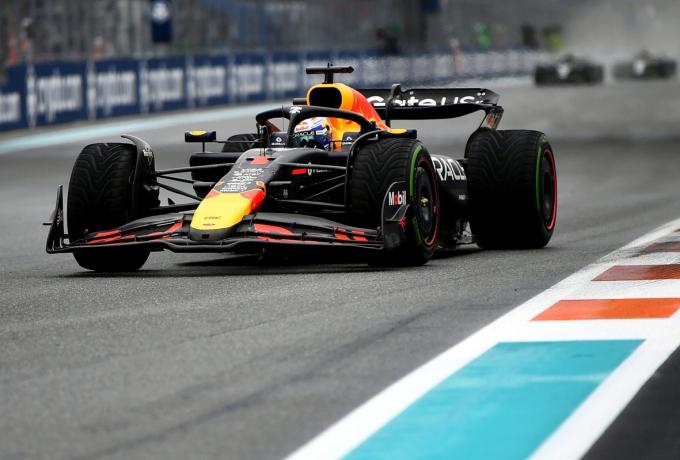 "Ο Μαξ Φερστάπεν θα μείνει στη Red Bull το 2026"