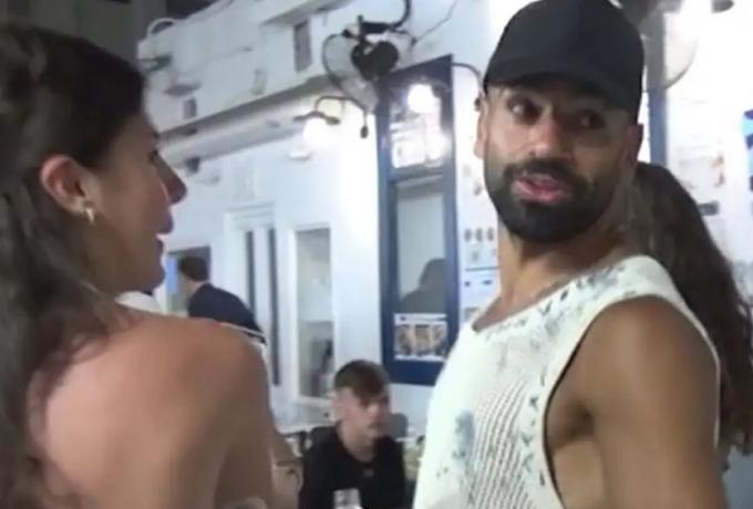 Θαυμάστριες του Σαλάχ τον κυνηγούσαν στη Μύκονο (βίντεο)