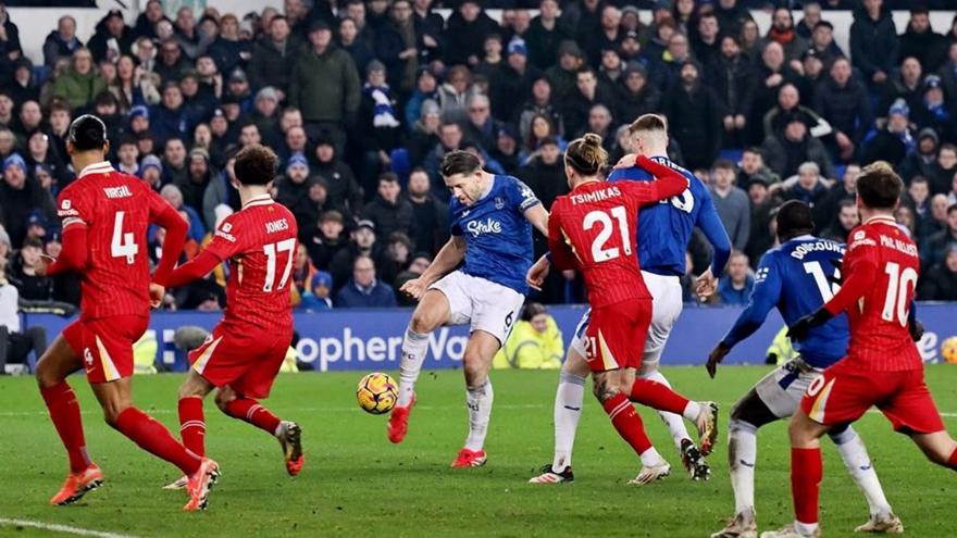 Premier League: Το Λίβερπουλ χωρίζεται στα δύο για το απόλυτο αγγλικό ντέρμπι