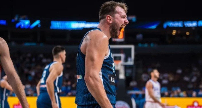 Ιταλία - Σλοβενία 77-84: Ο φοβερός και τρομερός Λούκα Ντόντσιτς την έστειλε στα προημιτελικά!