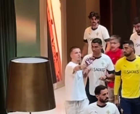 Κριστιάνο- Εσπρωξε οπαδό που ήθελε selfie (βίντεο)