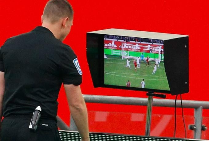 Μετά το VAR έρχεται ο "iPad-διαιτητής";  