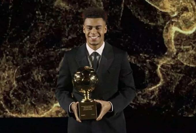 O Ντεζιρέ Ντουέ παρέλαβε το βραβείο του Golden Boy 2025!