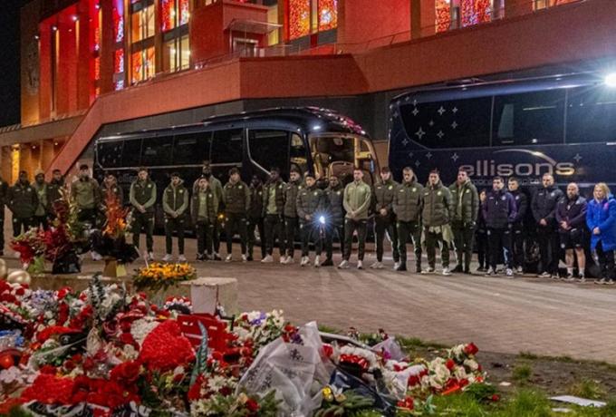 Η αποστολή της Γουλβς κατέθεσε στεφάνι στη μνήμη του Ζότα