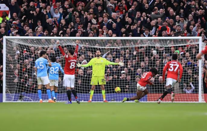 ΚΟΚΚΙΝΟ το ντέρμπι του Manchester στο ντεμπούτο του Carrick!