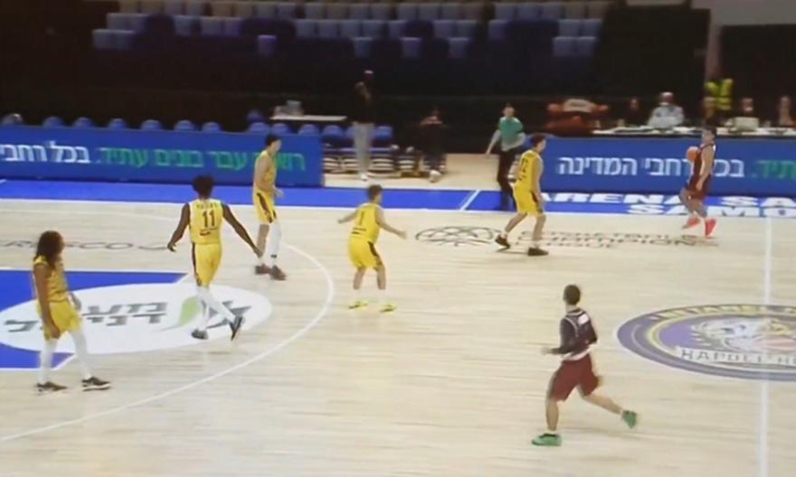 Ολοκληρώθηκε το ματς-ντροπή/Έμεινε με μόλις 1 παίκτη στο παρκέ!