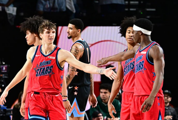 Η ομάδα του Βινς Κάρτερ κατέκτησε το Rising Stars του All-Star Game