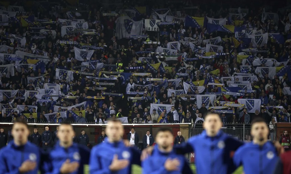 Νοικιάζουν μπαλκόνια ενόψει Ιταλίας