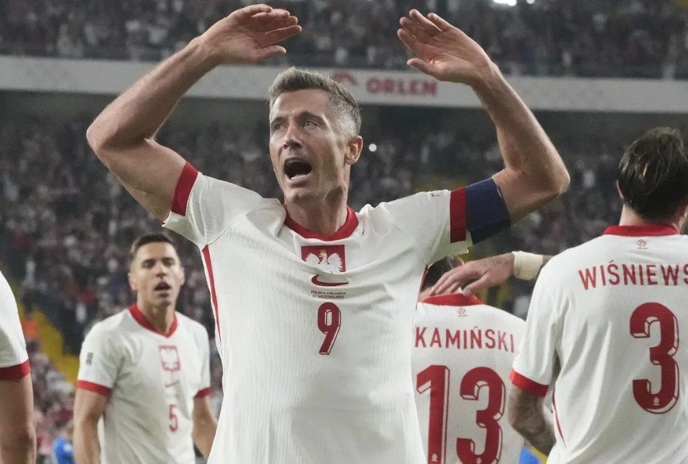 Αντιπροσωπεία της Γιουβεντους στο Πολωνία - Αλβανία, για χάρη του Λεβαντόβσκι