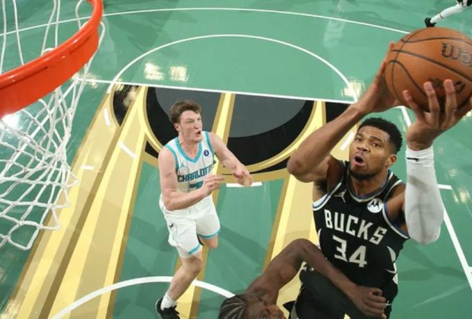«Welcome to the NBA»: Ο Κνουέπελ ξεχώρισε τους Γιάννη, Ντόντσιτς και Κάρι