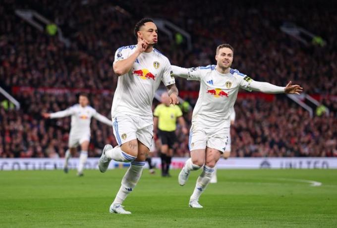 Η Λιντς πήρε για πρώτη φορά διπλό στο Old Trafford μετά από 45 χρόνια!