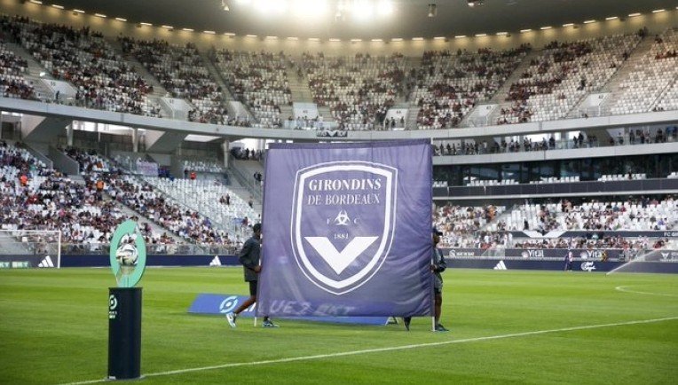 Ban για τρεις μεταγραφικές περιόδους από τη FIFA