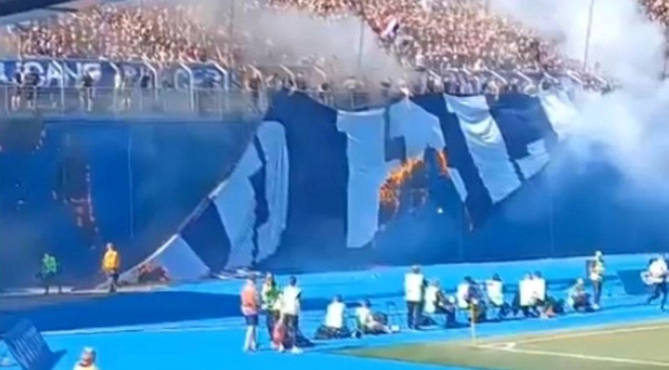 Οπαδοί της Χάιντουκ ντύθηκαν σεκιούριτι και έκαψαν πανό της Ντιναμό! (Βίντεο)