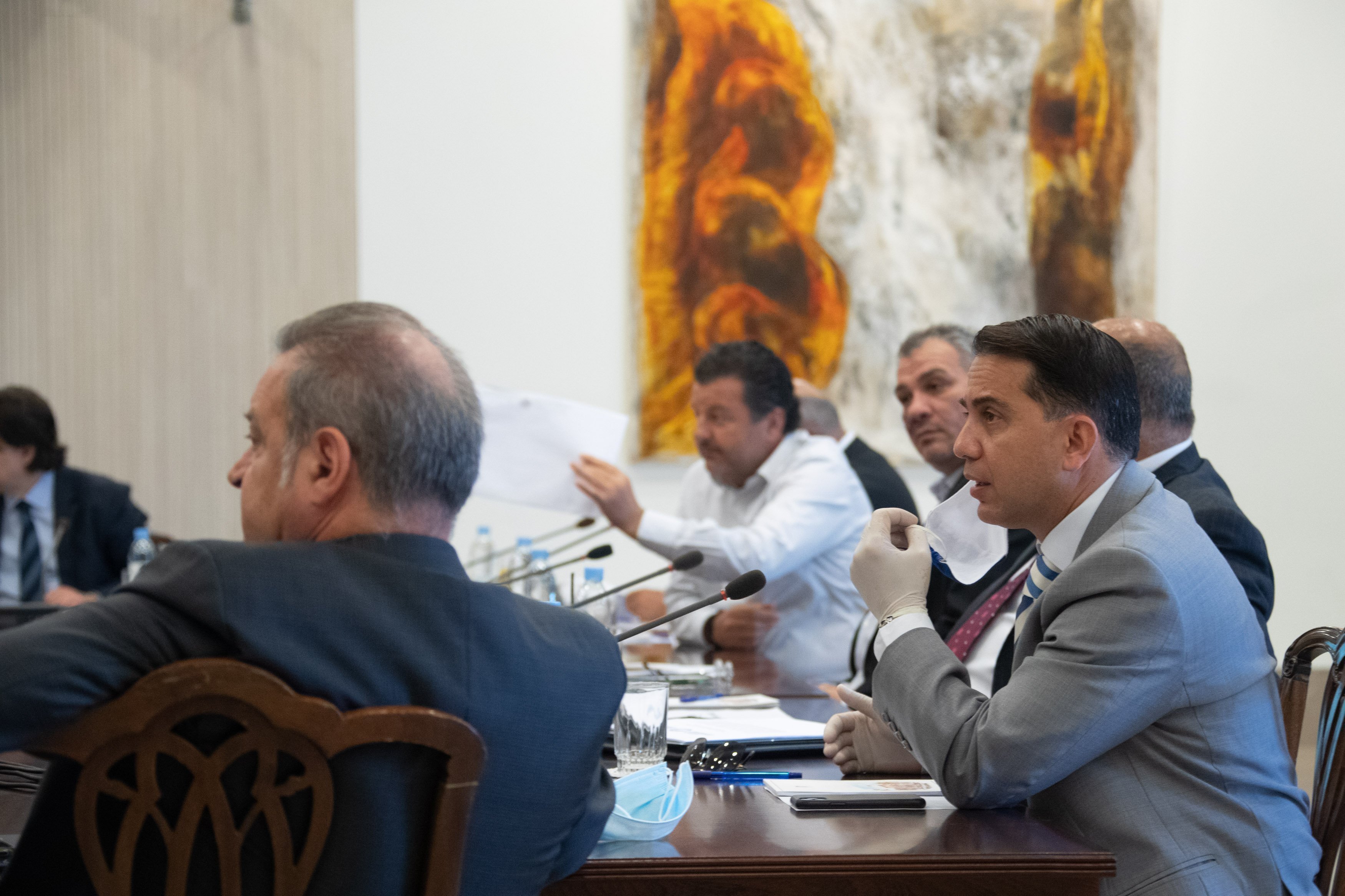 εεεε