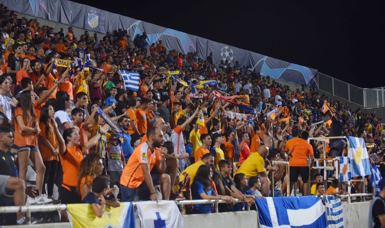 APOEL_FANS43