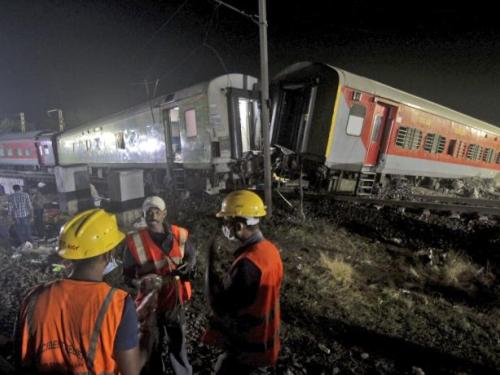 Ινδία: Στους 288 οι νεκροί από το σιδηροδρομικό δυστύχημα