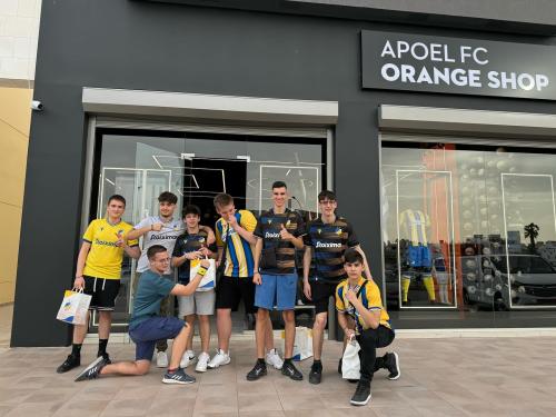 Orange shop/Μαθητές από Ελλάδα