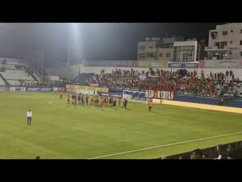 Χειροκρότημα από τον κόσμο Ανόρθωσης και Νέας Σαλαμίνας