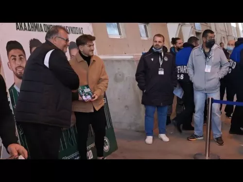 Μαρίνος Τζιωνης στο ΓΣΠ για αυτόγραφα