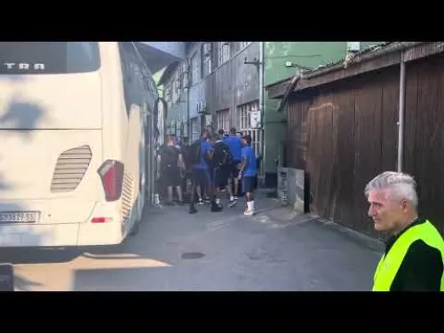 Η άφιξη του ΑΠΟΕΛ στο Karadorde