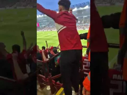 Οι πανηγυρισμοί στο 2ο γκολ του Ελ Κααμπί στο Villa Park