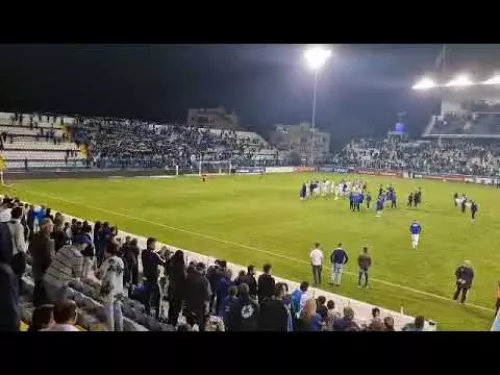 Παίκτες Ανόρθωση με κόσμο μετά τη Νέα Σαλαμίνα