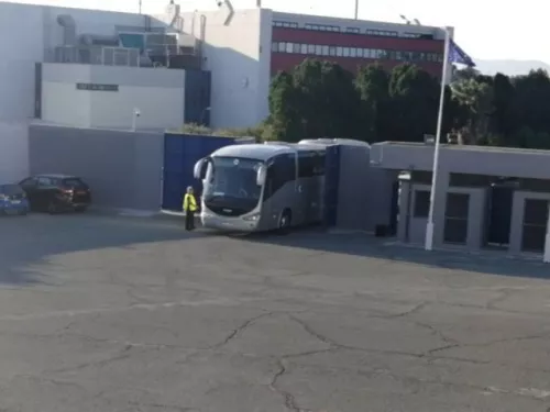 Άφιξη αποστολής ΑΕΚ στο ΜΑΚ για το ματς με τον Ολυμπιακό