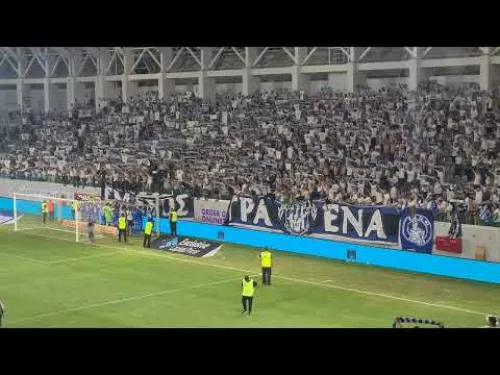 Ψηλά τα κασκόλ από τους παίχτες του Απόλλωνα και τον κόσμο