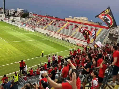 Ντιρλι Ντιρλι από Red Rebels