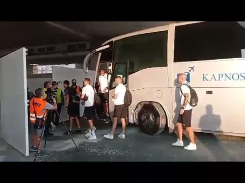 Η άφιξη της ΑΕΚ στην ΑΡΕΝΑ