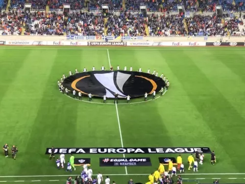 Είσοδος Ελληνικές Σημαίες