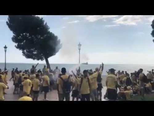 ΑΕΛίστες συνθήματα στον Λευκό Πύργο