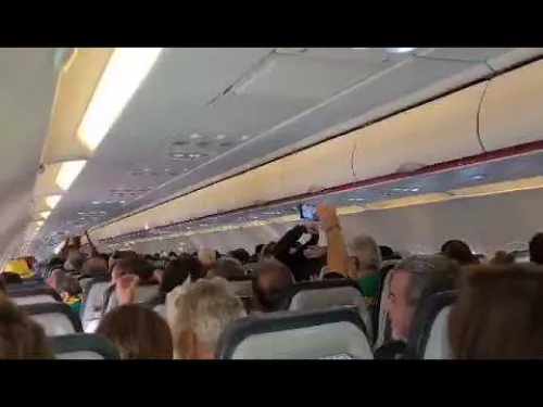 Συνθήματα οπαδών ΑΕΚ στο αεροπλάνο για Γαλλία
