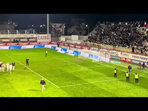 Η ομάδα και ο Μπεν Σιμόν χειροκρότησαν τον κόσμο τους