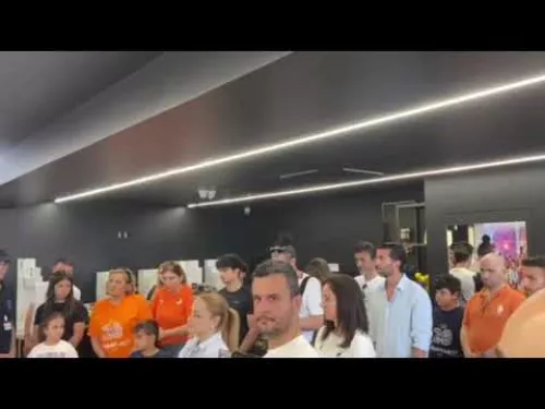 Αγιασμός στο νέο Orange shop στην Σταυρού