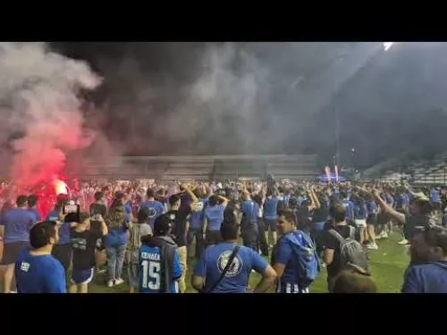 Μαχητές/“Δεν σ’ αφήσαμε ποτέ, στα δύσκολα σου χρόνια”