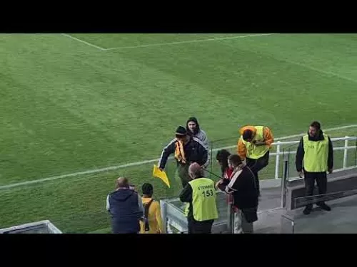Δώρο... στον μικρό ΑΕΛίστα ο Κάσα!