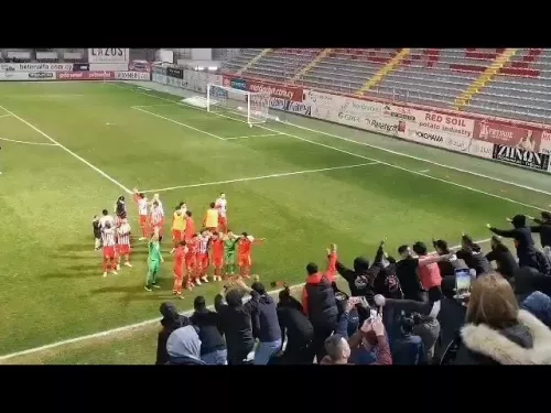 Νέα Σαλαμίνα/Πάρτι με τον κόσμο τους
