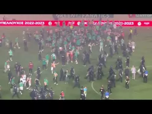 Οι Ομονοιάτες στο γήπεδο μετά την κατάκτηση Κυπέλλου