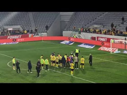 Παίκτες ΑΕΛ και κόσμος μετά τον Εθνικό