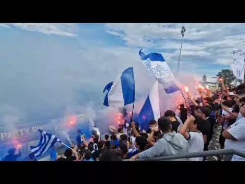 Είσοδο με pyroshow από τον κόσμο της Ομόνοιας Αραδίπου