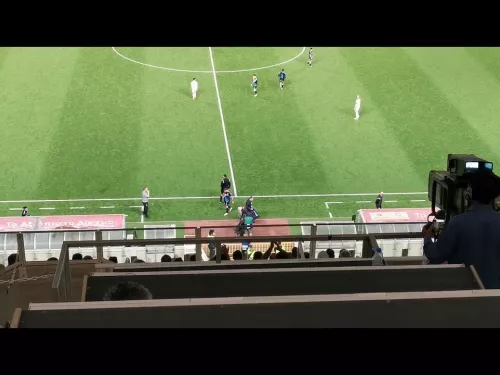 Χειροκρότημα σε Μαρία από Ομονοιατες