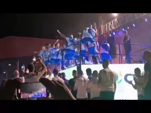 Η απονομή του πρωταθλήματος στον Απόλλωνα