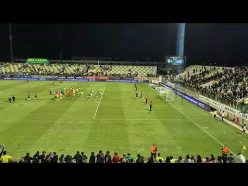 Χειροκρότημα από τον κόσμο της ΑΕΚ