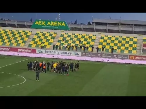 ΑΕΛίστες στην Αρένα: "ΑΕΛ Λαός πρωτάθλημα" και αποθέωσε σε Ντούσαν